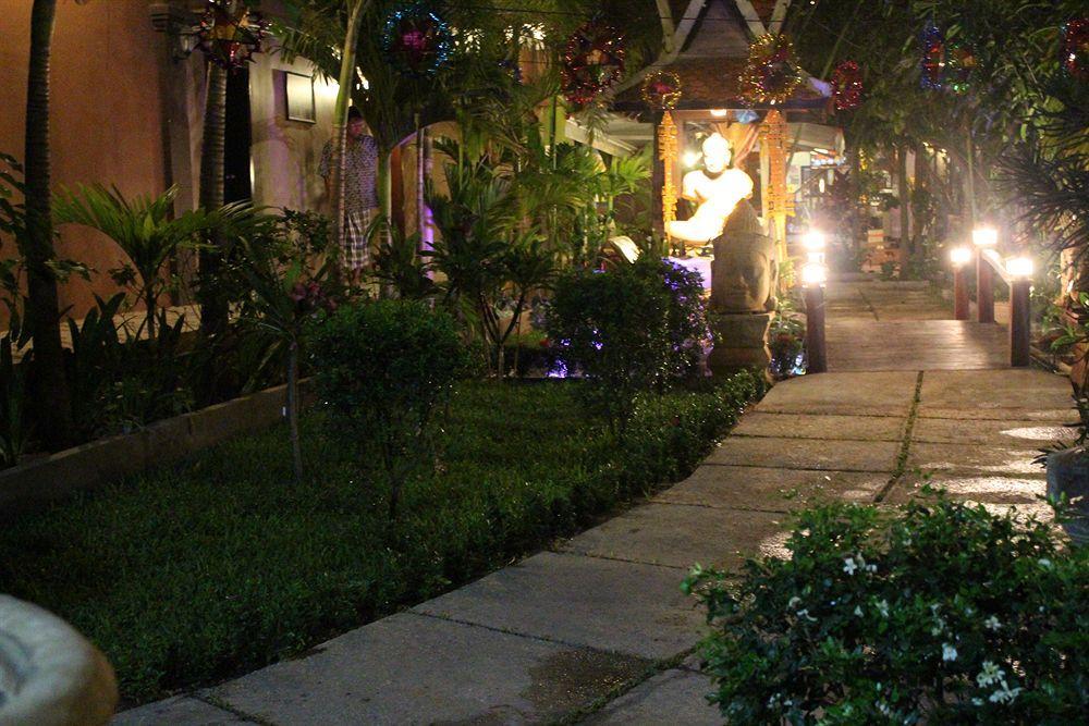 Central Night Hotel Siem Reap Buitenkant foto