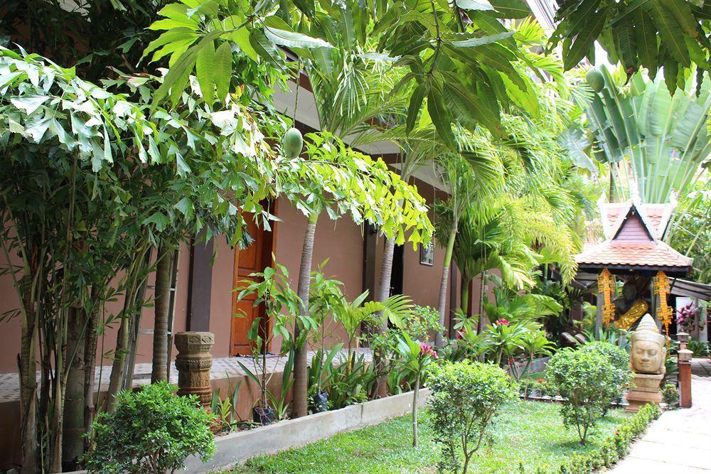 Central Night Hotel Siem Reap Buitenkant foto