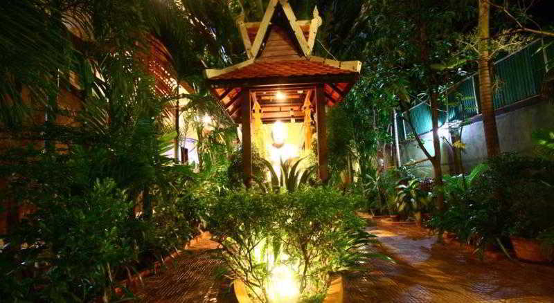 Central Night Hotel Siem Reap Buitenkant foto