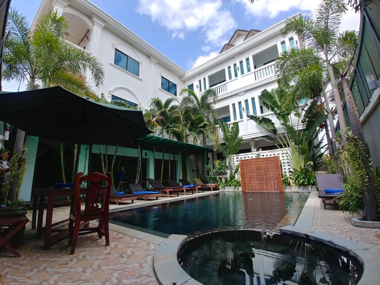 Central Night Hotel Siem Reap Buitenkant foto