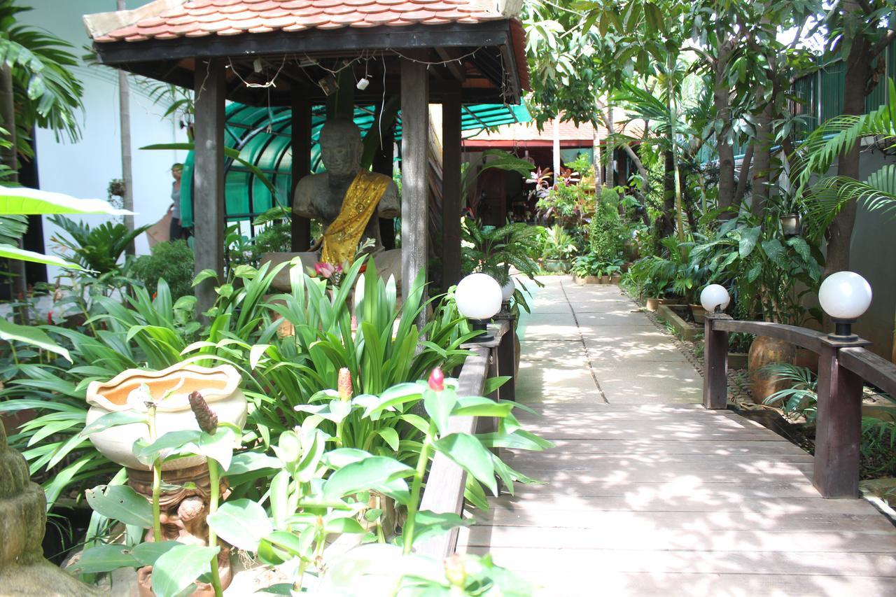 Central Night Hotel Siem Reap Buitenkant foto