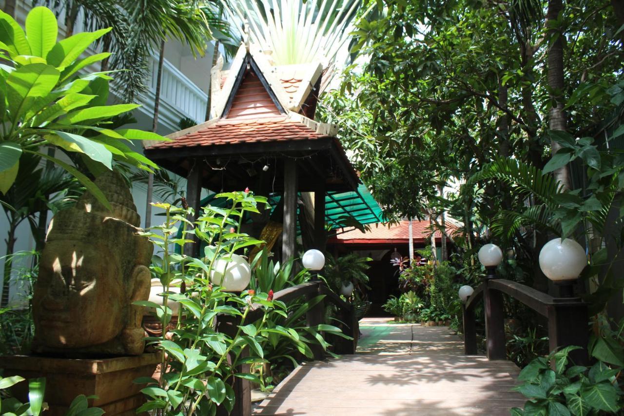 Central Night Hotel Siem Reap Buitenkant foto